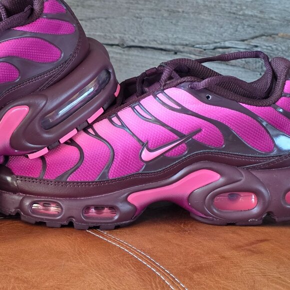 Nike Shoes - Nike Air Max Plus TN Womens 8.5 Pink Burgundy Tuned Air Sneakers Like New